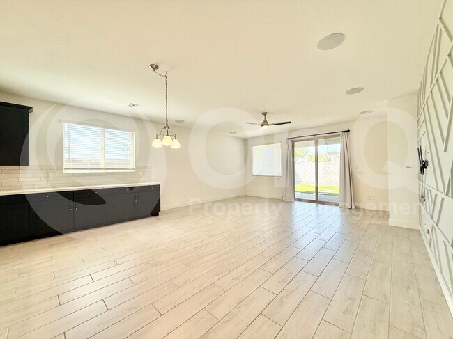 Building Photo - 11308 E Upton Ave