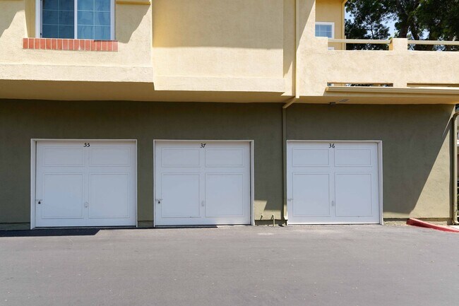 Building Photo - ****AVAILABLE NOW!! TWO BEDROOM TWO BATH CONDO IN GREAT LOCATION!!!!!!