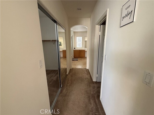 Building Photo - 3 Hollinwood