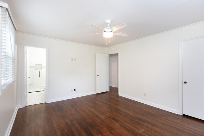 Building Photo - 5839 Wedgewood Dr