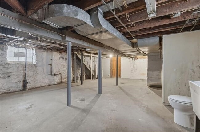 Building Photo - 228 Sylvan Walk