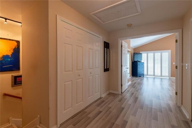 Building Photo - 987 Wellington Ct