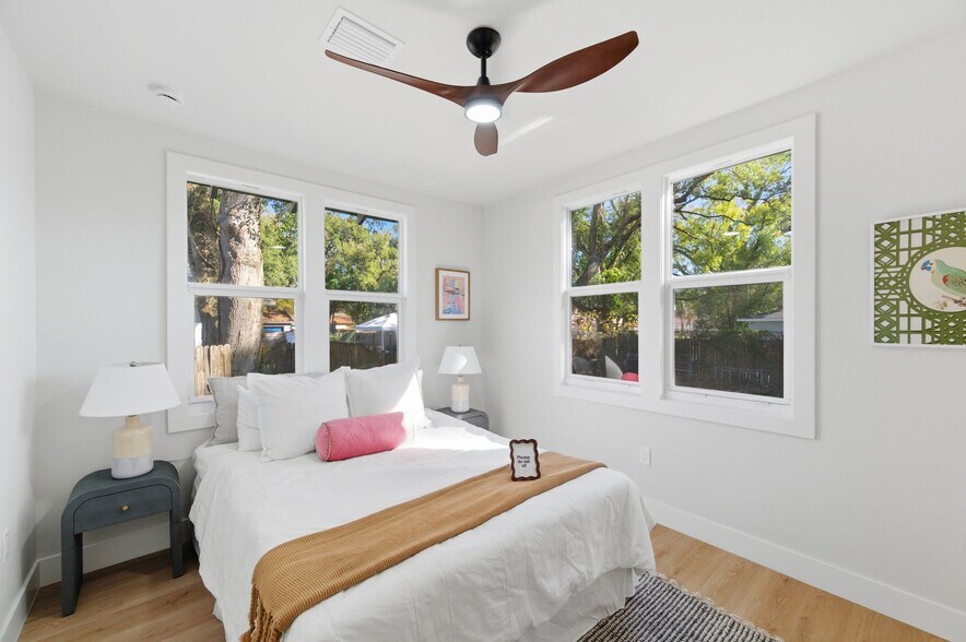 Building Photo - 309 E Selma Ave