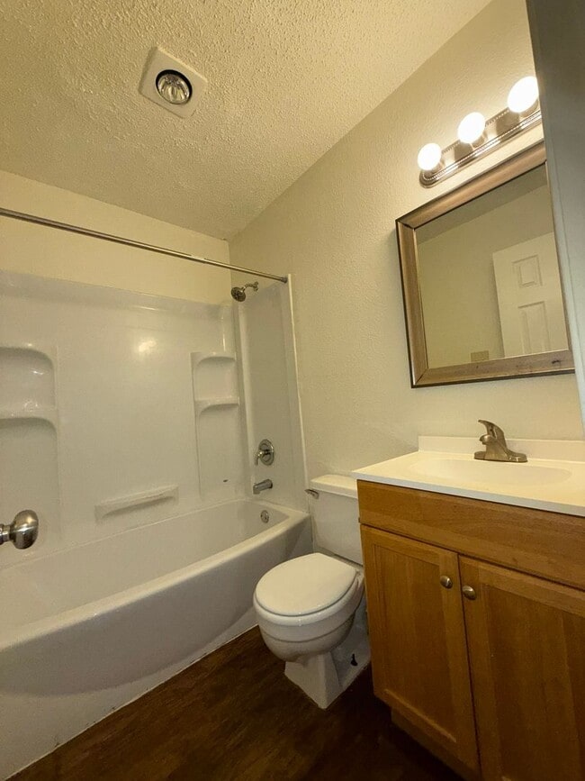 Building Photo - 5501 Rose Hill Cir