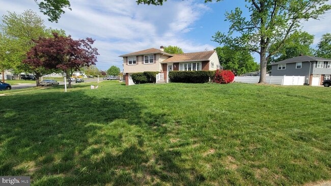 Building Photo - 117 N Brookfield Rd