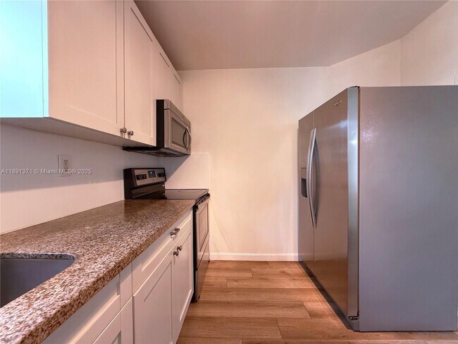 Building Photo - 2625 SW 67th Ave