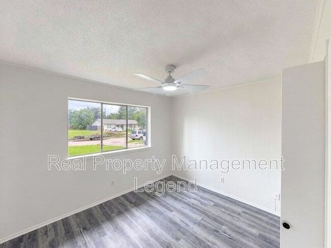 Building Photo - 1021 Irene Dr