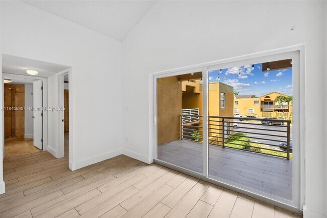 Building Photo - 9741 Fontainebleau Blvd