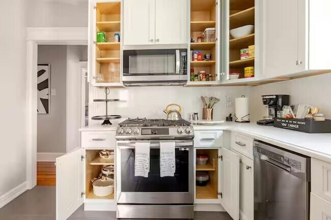 Building Photo - 808 87th St