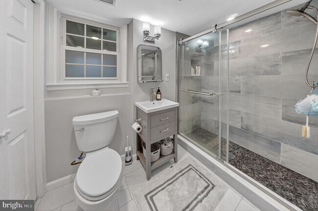 Building Photo - 1726 Glastonberry Rd