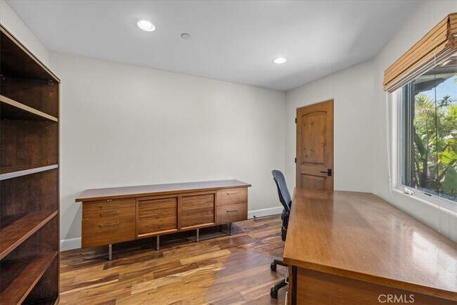 Building Photo - 1126 Laurel Ave