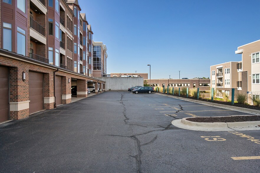 2 FREE exterior parking - 430 Union Ave NE