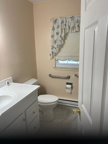 Building Photo - 1168A Clydebank Ct