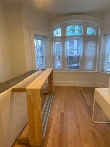 Building Photo - 146 Hemenway St