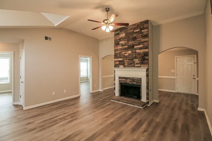 Building Photo - 311 Fallview Dr