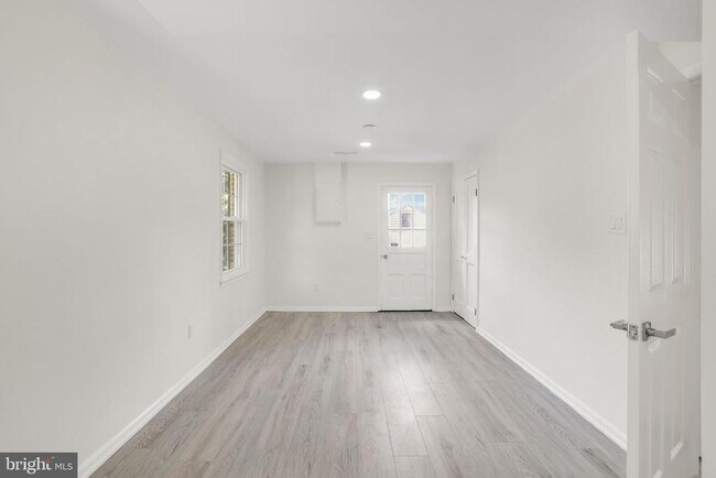 Building Photo - 8815 Tuckerman Ln