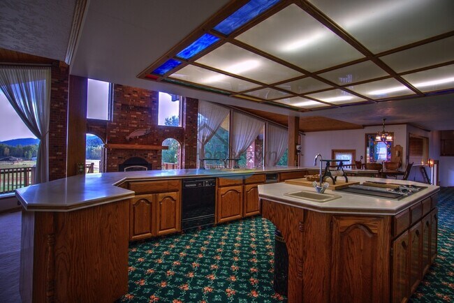 Building Photo - Custom Country Home With Spectacular Views...