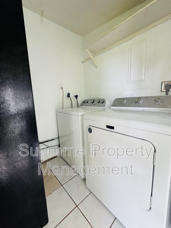 Building Photo - 5401 8th Ave S