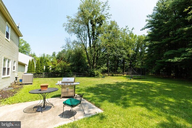 Building Photo - 2527 Lindley Terrace