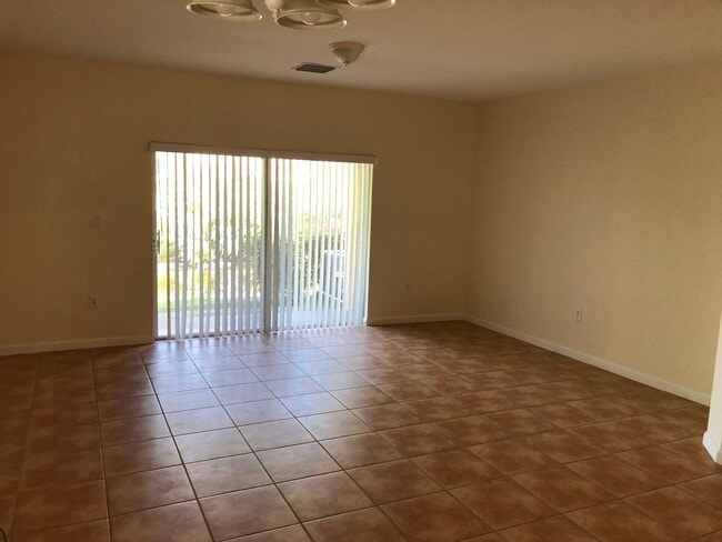 Building Photo - 5023 SE Mariner Garden Cir