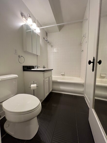 Building Photo - 15 E Kirby St