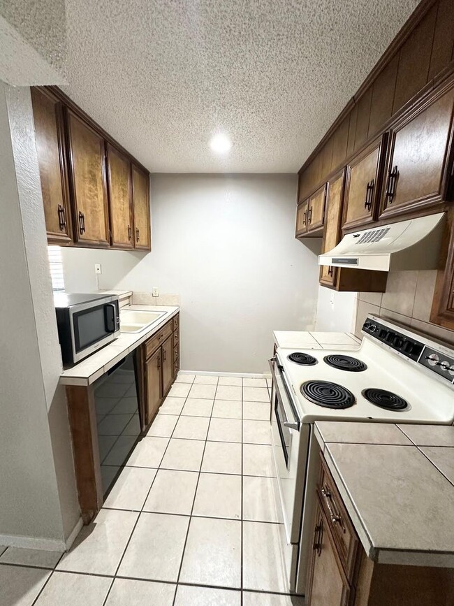 Building Photo - 1 Bedroom 1 Bathroom For Lease