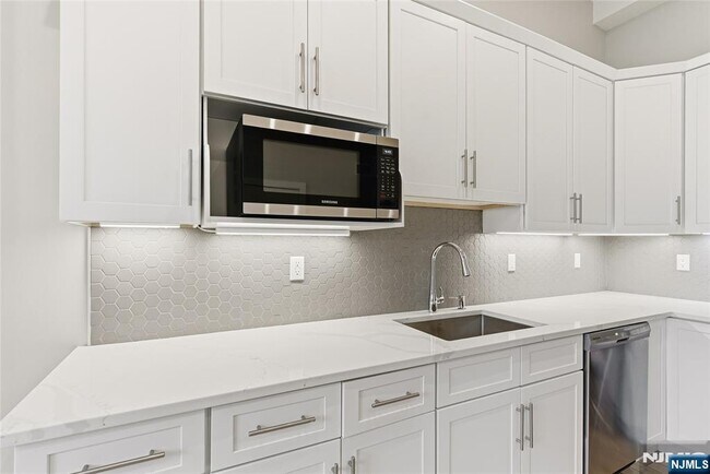 Building Photo - 12 Dempsey Ave