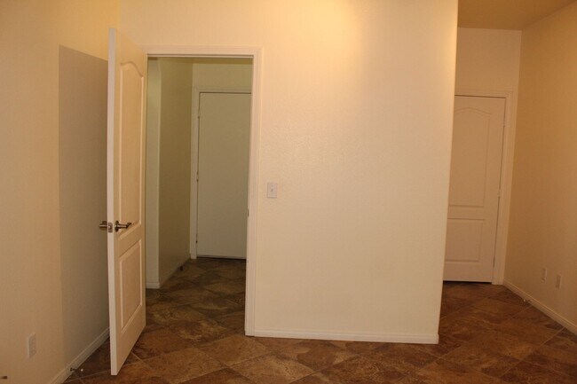 Building Photo - Beautiful 3 bedroom home in Southern Highl...