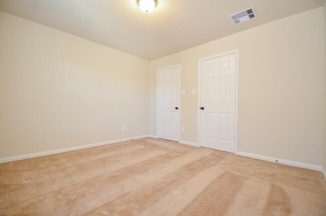 Building Photo - 16922 Sedum Grn