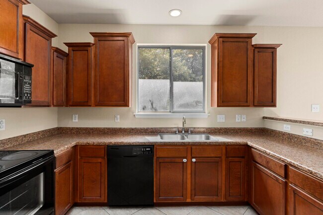 Building Photo - 1230 Nicholas Manor