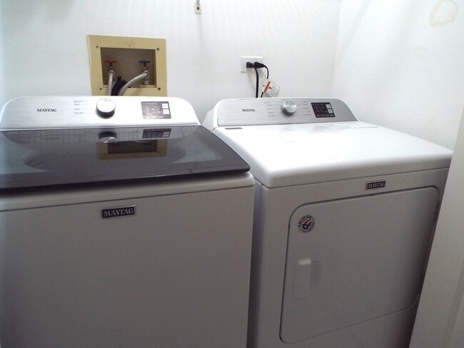 Building Photo - 1921 Stanford Dr