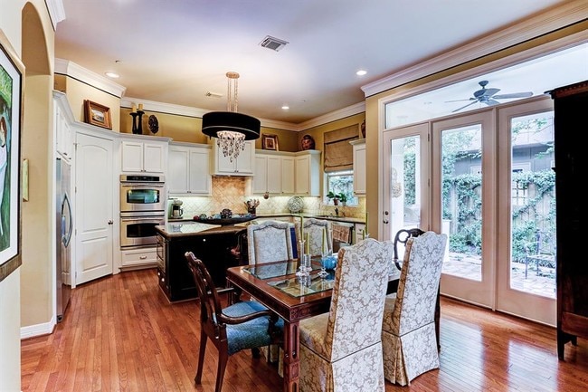 Building Photo - 100 S Creekside Ct