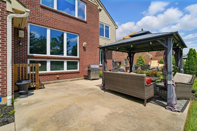 Building Photo - Five Bedroom House in Deerfield Township!