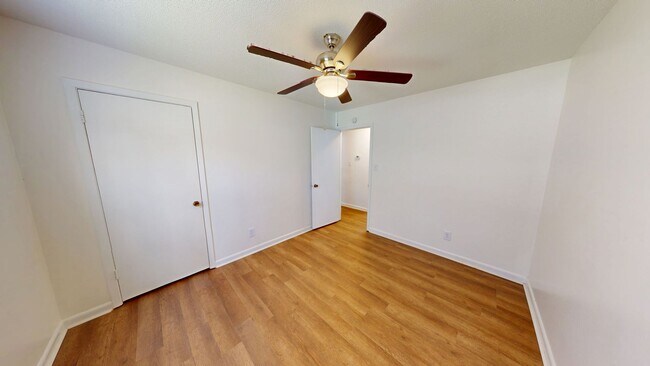Building Photo - 3 Bedroom with 2 Living Rooms & finished b...