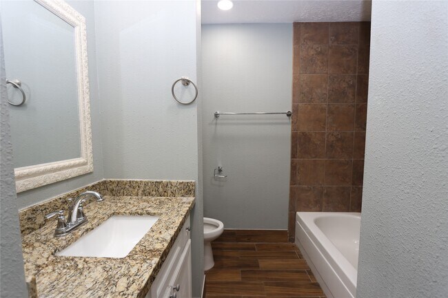 Building Photo - 16307 Hidden Gate Ct