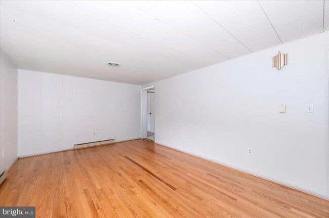 Building Photo - 6 Schaller Ln