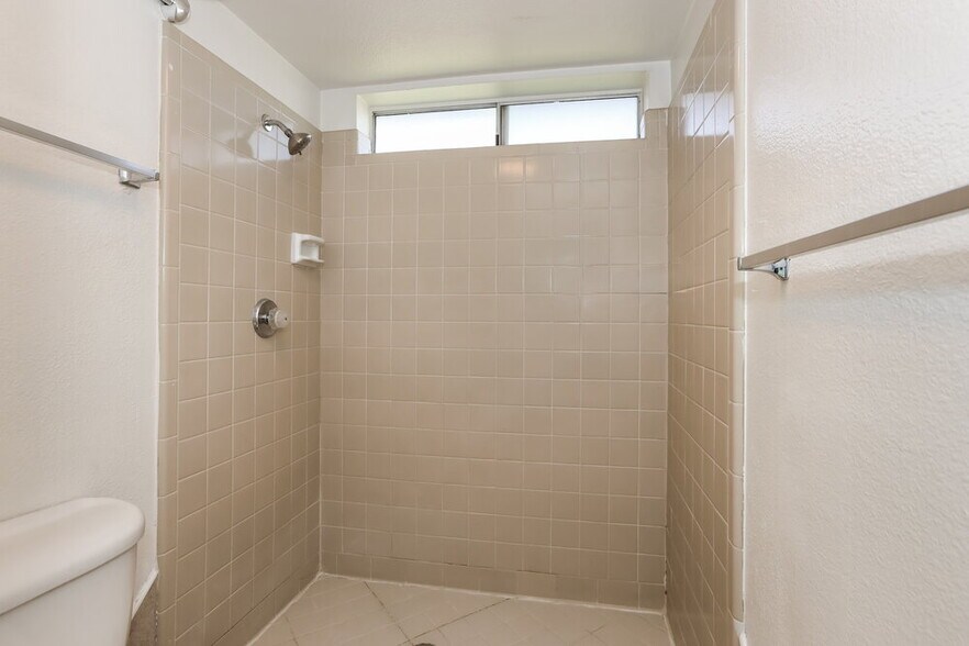 Building Photo - 2300 E Chicago St