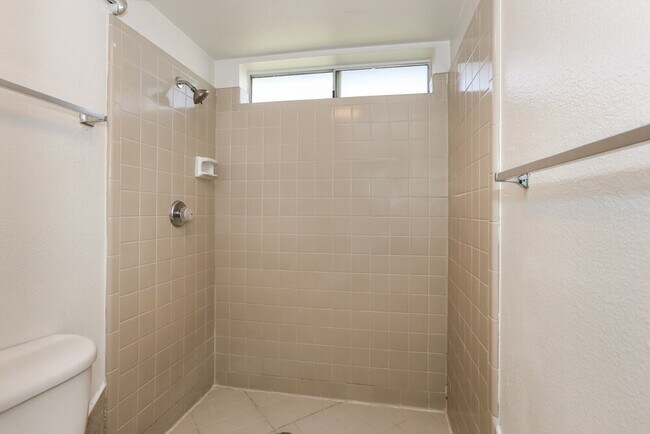 Building Photo - 2300 E Chicago St