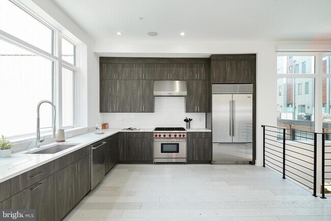 Building Photo - 142 S Front St