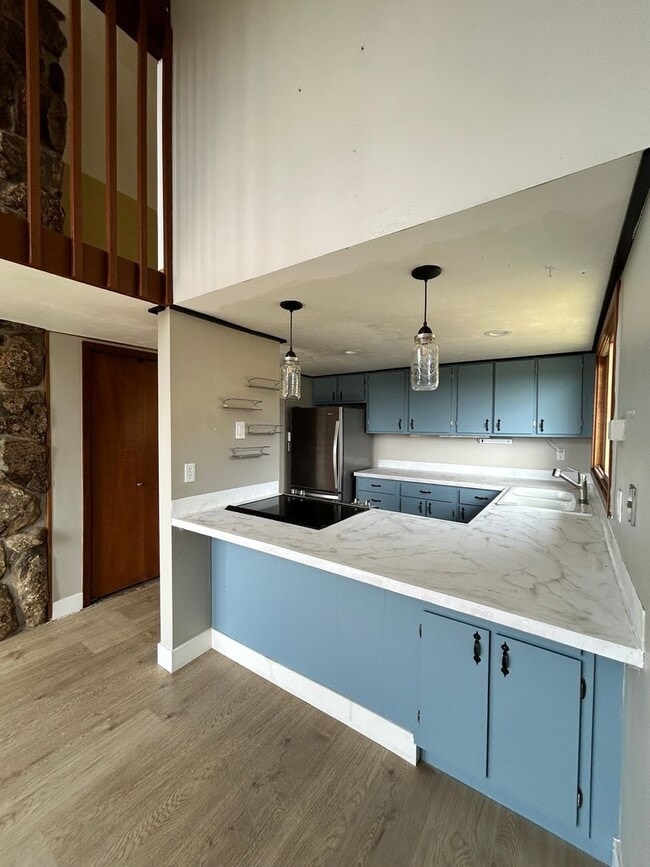 Building Photo - 2 Bedroom Mountain Home with Loft and Spec...