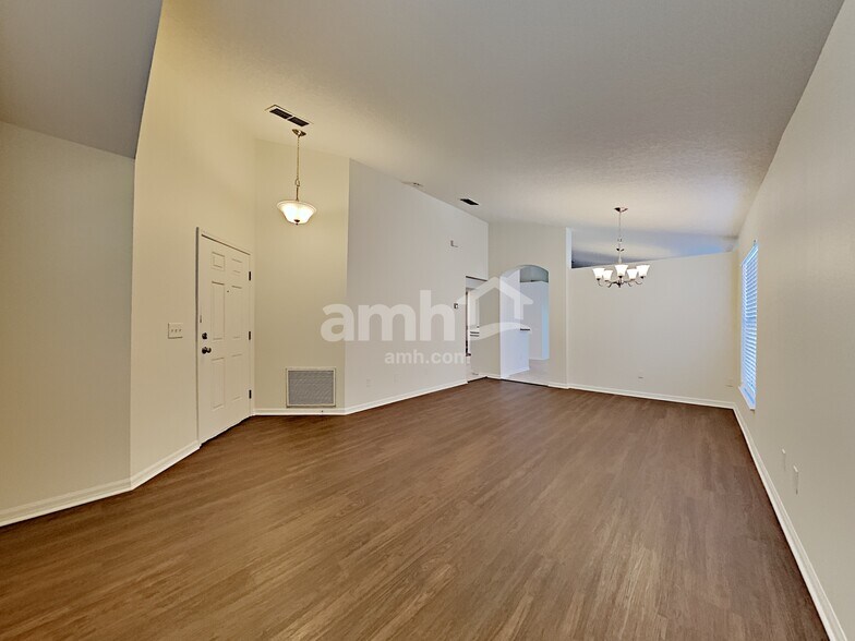 Building Photo - 992 Stanvoy St