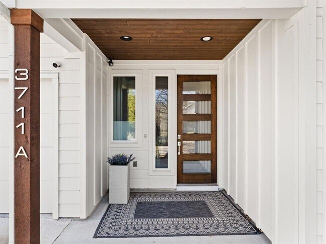 Building Photo - 3711 Garden Villa Ln