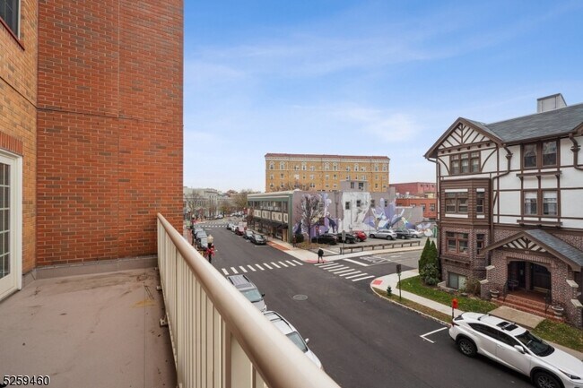 Building Photo - 48 S Park St