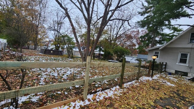 Building Photo - 8454 Plainfield Rd