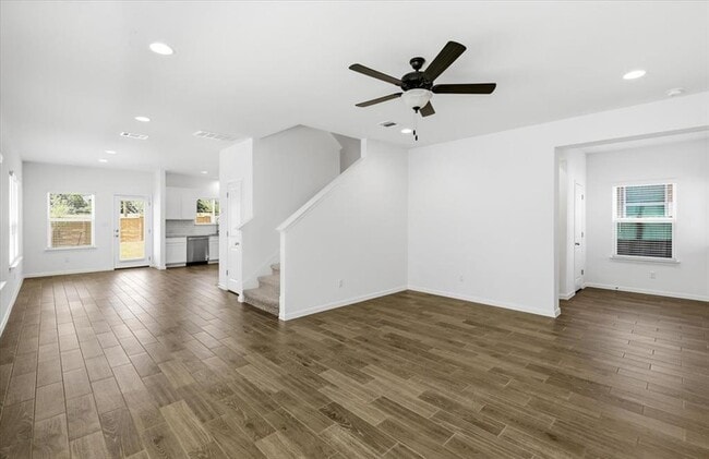 Building Photo - 6407 Principale Dr