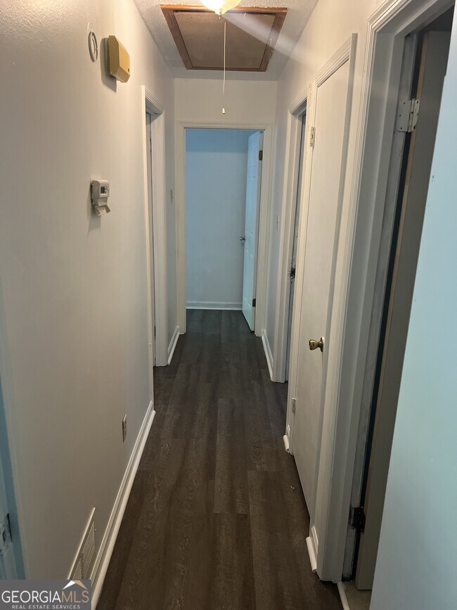 Building Photo - 3145 Malvern Dr