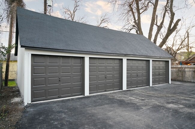 Building Photo - All Units Are Available With Brandnew Full Appliance Package