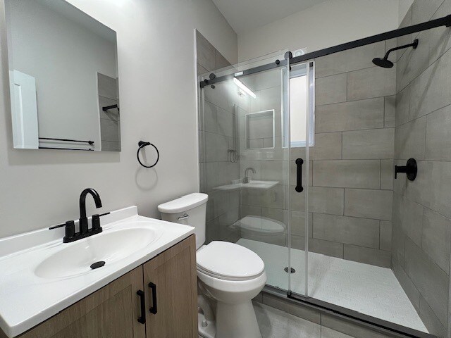 Building Photo - 3640 W Fullerton Ave