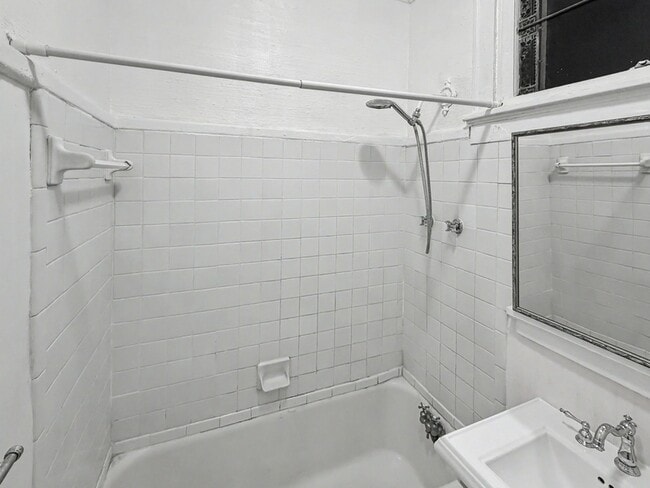 Building Photo - 340 N McLean Blvd