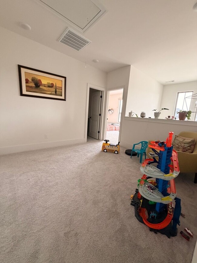 Building Photo - Spacious 5-Bedroom House in Cave Springs, AR